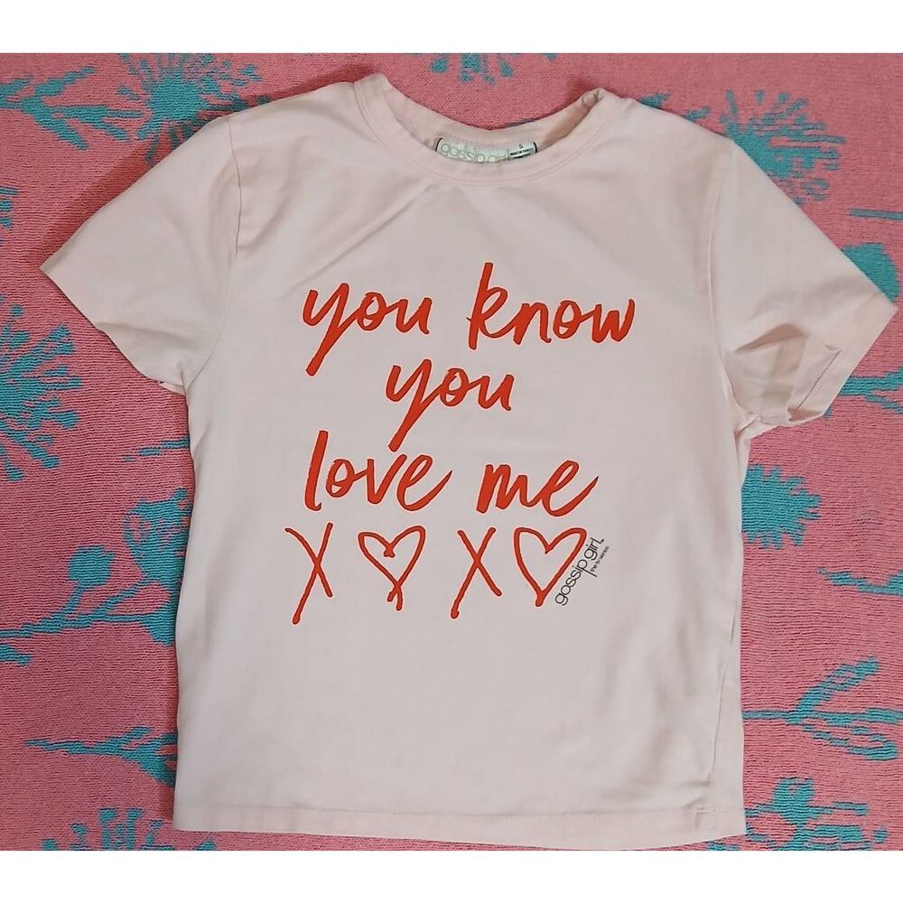 Gossip girl size small graphic tshirt pink crewneck short sleeve